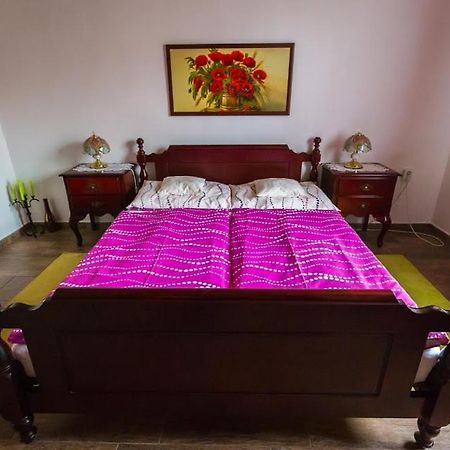 Joli Guesthouse Ordacsehi Buitenkant foto