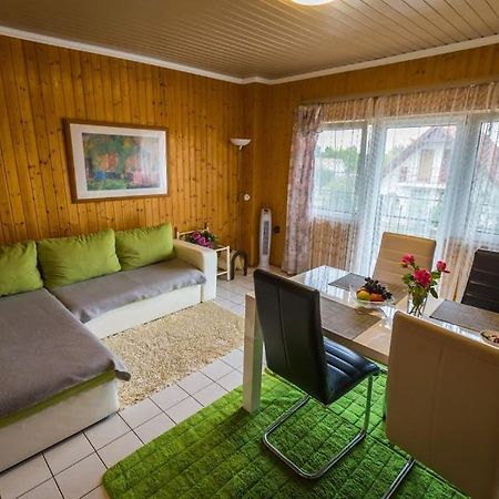 Joli Guesthouse Ordacsehi Buitenkant foto