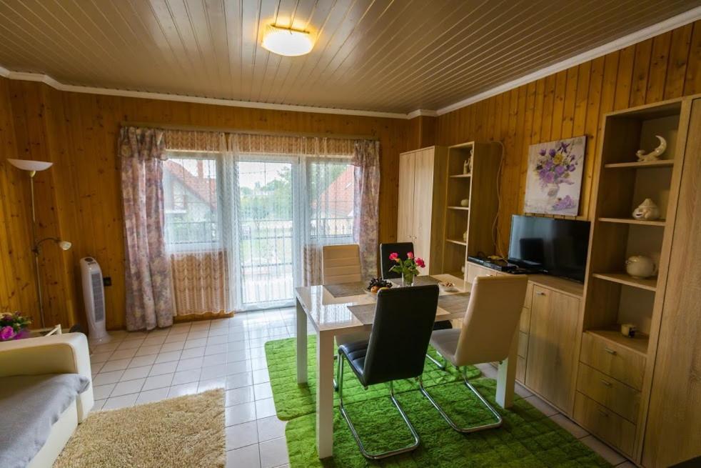Joli Guesthouse Ordacsehi Buitenkant foto