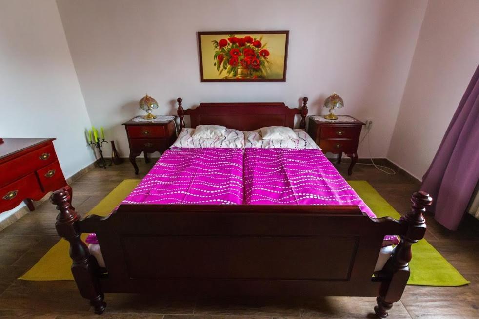Joli Guesthouse Ordacsehi Buitenkant foto