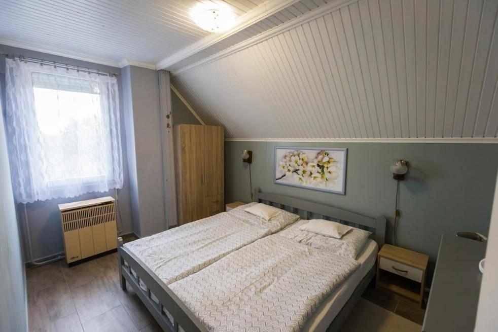 Joli Guesthouse Ordacsehi Buitenkant foto