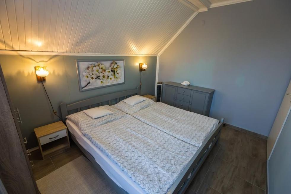 Joli Guesthouse Ordacsehi Buitenkant foto
