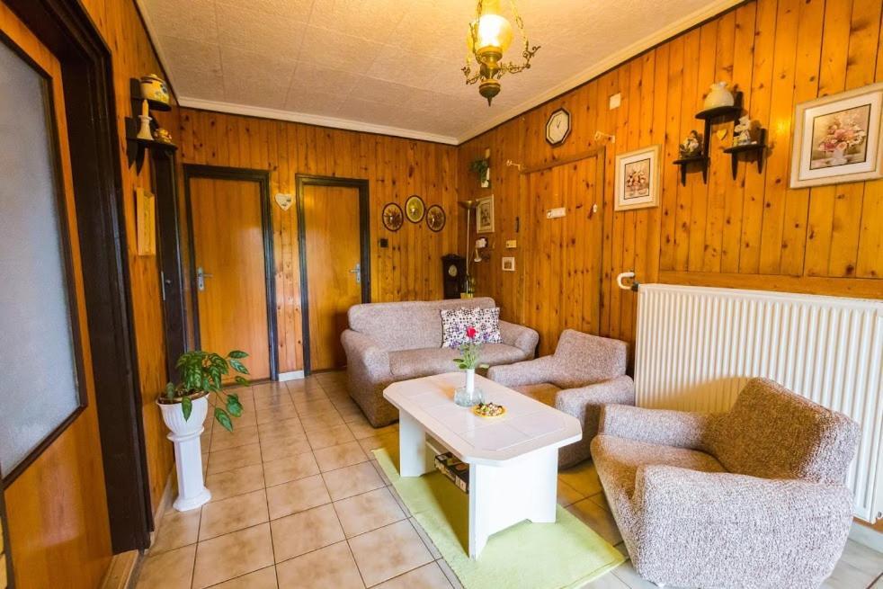 Joli Guesthouse Ordacsehi Buitenkant foto