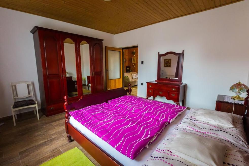 Joli Guesthouse Ordacsehi Buitenkant foto