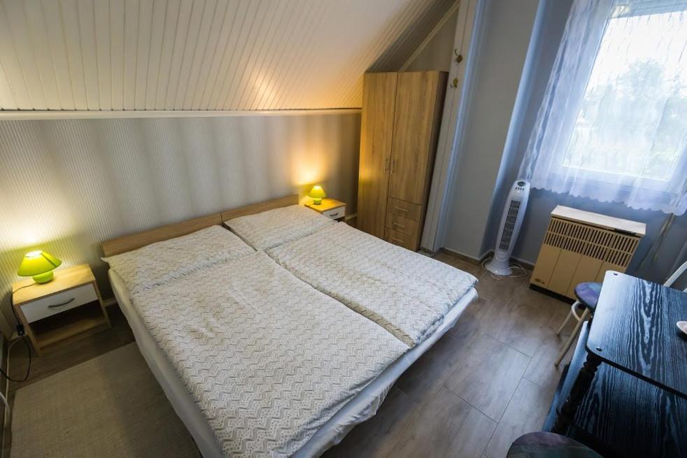 Joli Guesthouse Ordacsehi Buitenkant foto