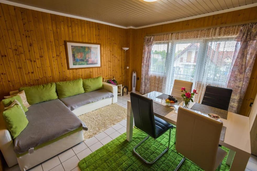 Joli Guesthouse Ordacsehi Buitenkant foto