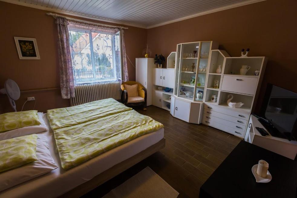 Joli Guesthouse Ordacsehi Buitenkant foto