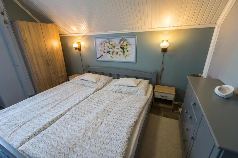 Joli Guesthouse Ordacsehi Buitenkant foto